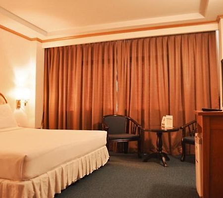 Western Grand Hotel Ratchaburi Экстерьер фото